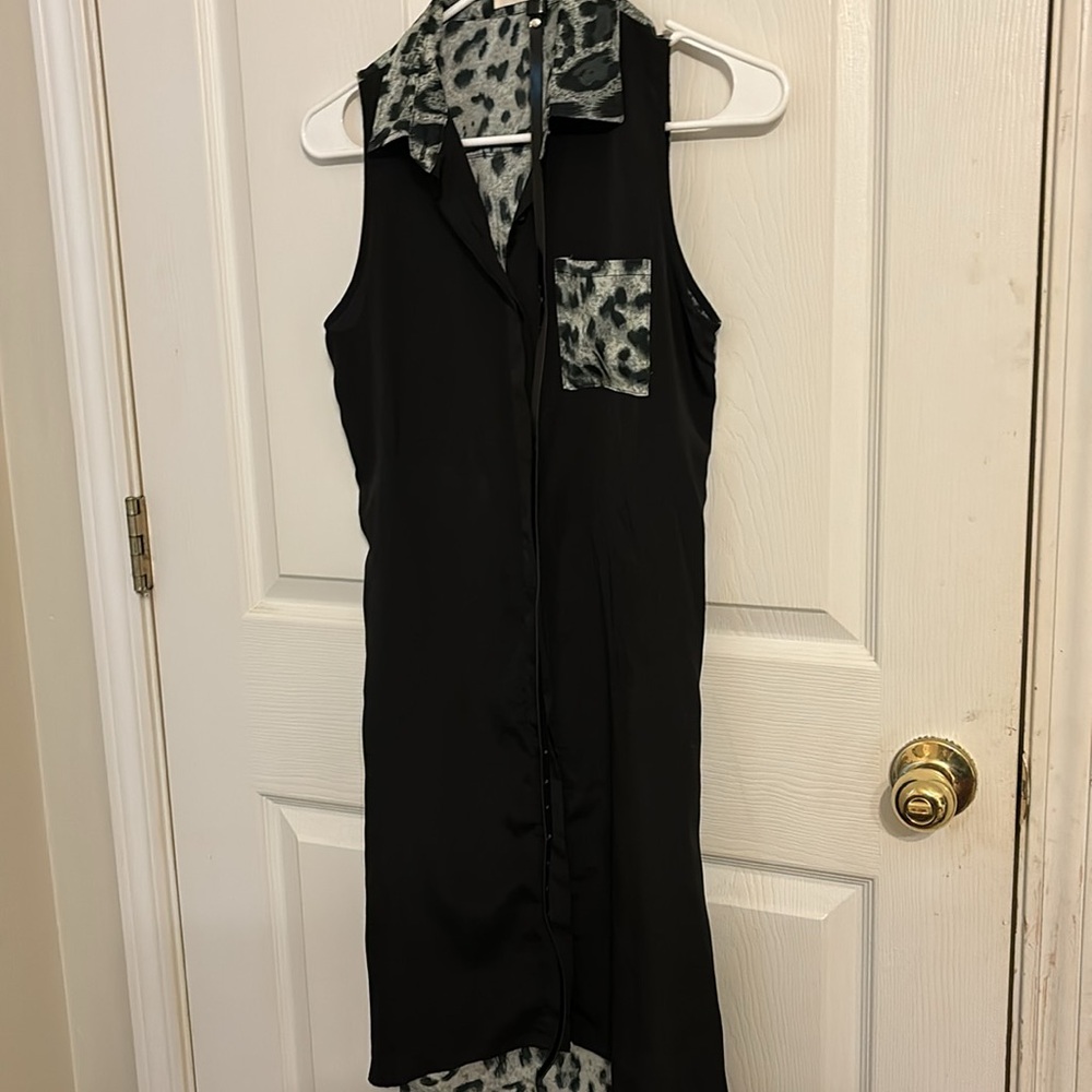 SIZE S. Stunning black,and leopard print sleeveless dress with belt